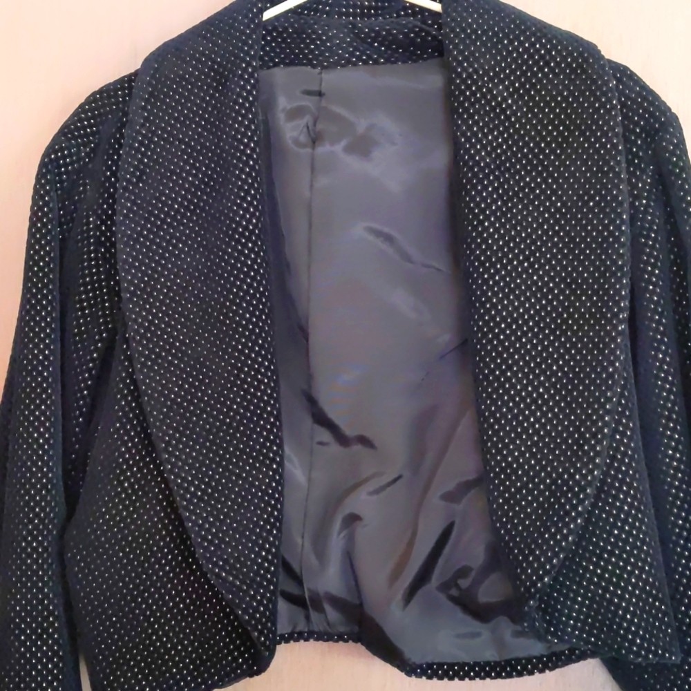 Vintage velvet jacket with raglan sleeve.